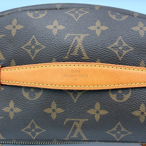 Louis Vuitton Bumbag - Picture 13 of 16